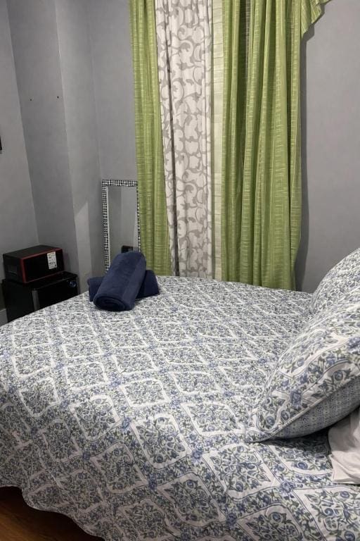 804983843